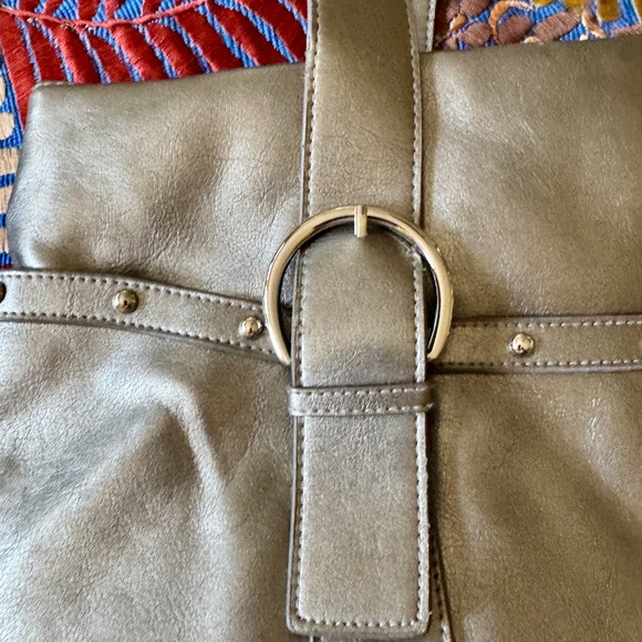 Kenneth Cole’s Unlisted large silver metallic leather Tote bag EUC like new - Picture 10 of 16